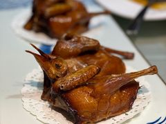 烧乳鸽-明珠海港大酒店