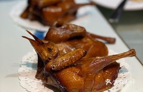 Crispy Black Squab with Fragrant Flavor