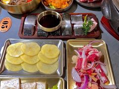 -围炉肉舍•炭烤活鳗•丹东海鲜烤肉(步行街店)