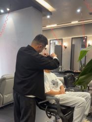 -老肖男士理发店