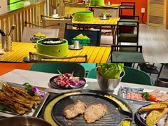 -山野的朋友露营炭火烤肉