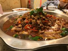 -兔行天下-鸿鹤鲜锅兔(中海国际店)