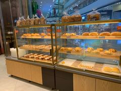 面包甜点陈列柜-面包新语(融创茂店)