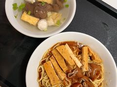 -松树干拌面店