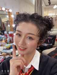 -红馆妆造(中央大街店)