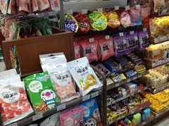 -全家便利店(襄阳南路店)