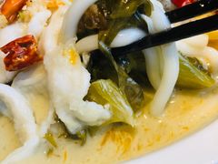 农家酸菜鲈鱼-皇后餐厅-煲仔·小菜·打边炉(古北店)