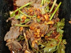 香菜牛肉-臻鲜燕海鲜融合餐厅(金陵style店)