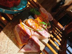 -老牌坊云南鱼豆花火锅(爱建店)