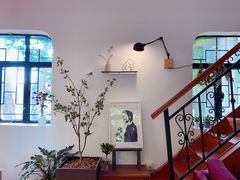 -彳亍咖啡·这里(水湾路店)