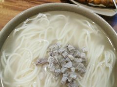 -亮亮面馆(经六路店)