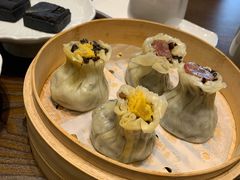 乌米咸蛋黄烧卖-佬泰丰斋· 乌镇茶食餐厅