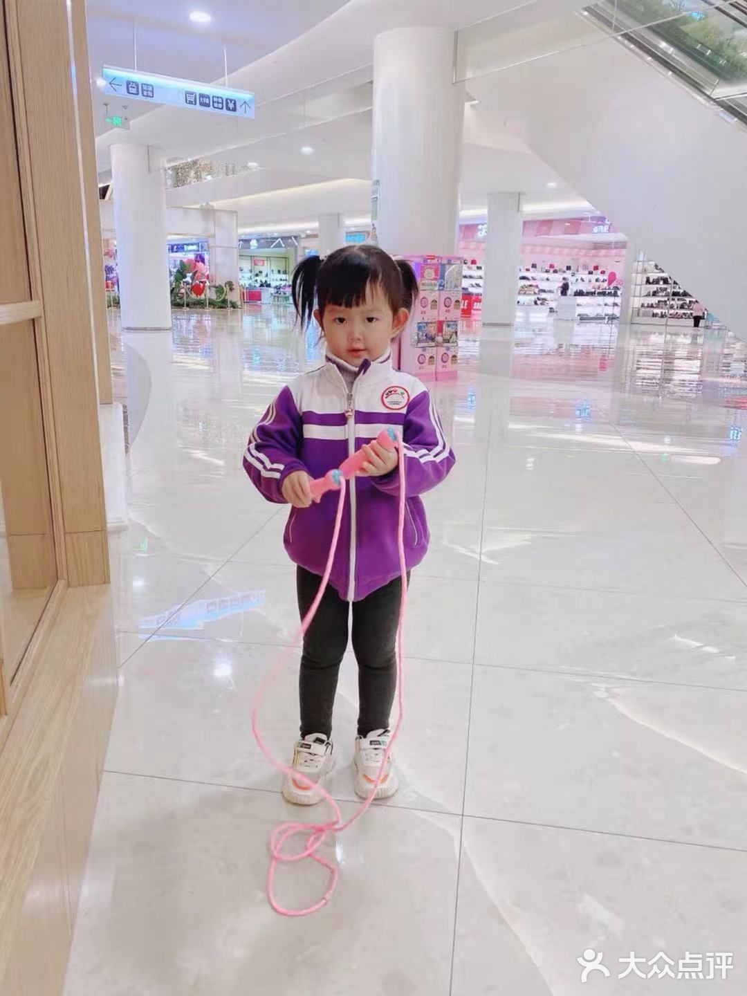 跳绳可以让小朋友变得更开朗。