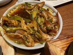 凉拌猪耳朵-云海肴·汽锅鸡·云南菜(天山百盛优客店)