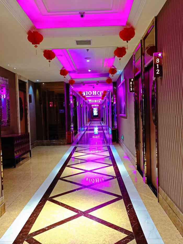 6仨狗俩猫1月8日 8:40打分0650/人天津的连锁ktv,晚上没事干来唱了