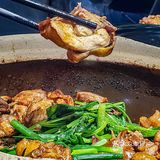 老板‼️来一份热气腾腾的沙姜啫啫鸡煲🥘 