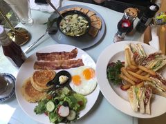 松饼配水果-Fern Forest Cafe