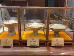 面包甜点陈列柜-富华斋饽饽铺·宫廷糕点·伴手礼(护国新天地店)