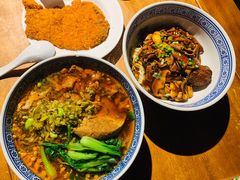 辣肉面加鸡毛菜-沪西老弄堂面馆(定西路店)