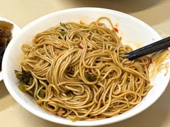 辣肉拌面-小桃园餐厅