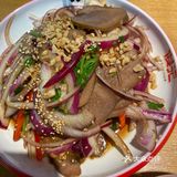 我一个女孩吃了两个牛肉烧饼，冰外酥里嫩