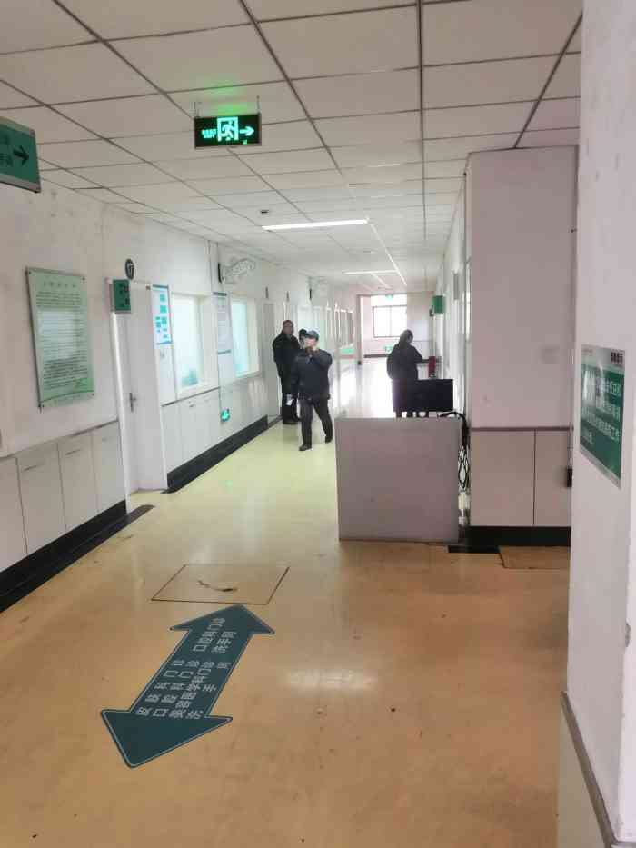 前几天发热第一次去了医院还好有朋友在不然完全摸不清门路 去了先测