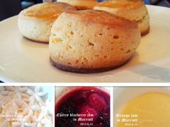 很惊喜的松饼配了很强大的果酱和奶油-新发展亚太JW万豪酒店大堂吧