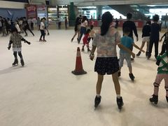 -正佳冰河湾真冰滑冰场