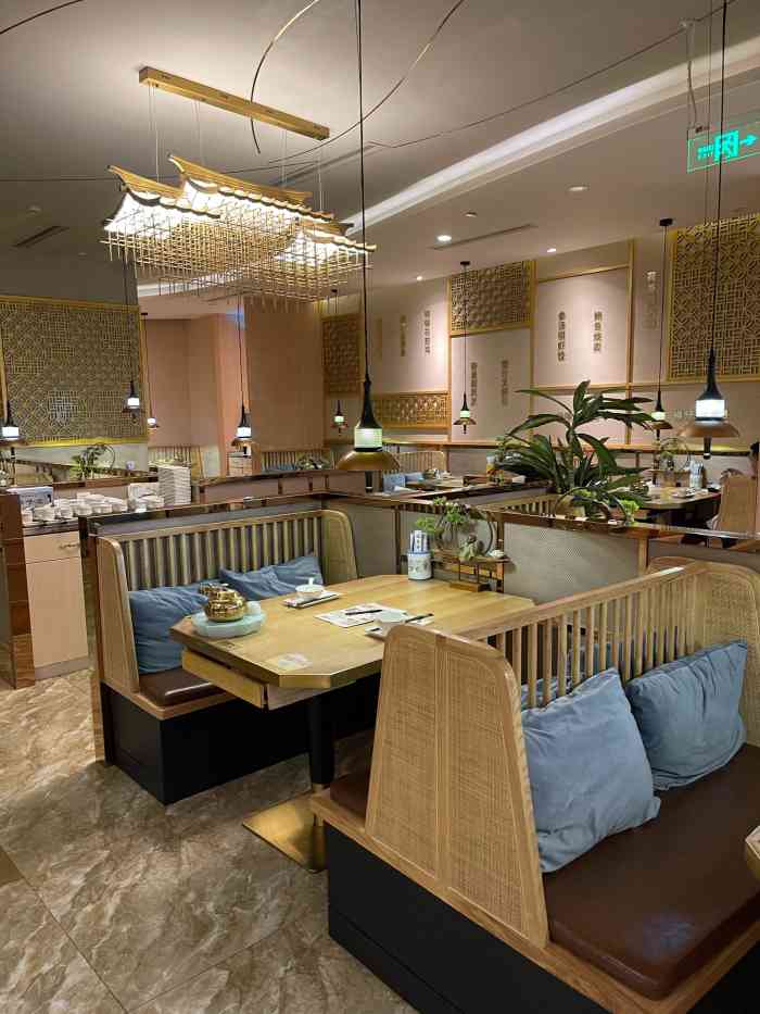 六顺福记茶楼(和平店)-"[薄荷]环境:这家店开业时间不长,店面非.