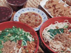 -爆炸头阿姨小四川正宗川味小吃(无任何分店)