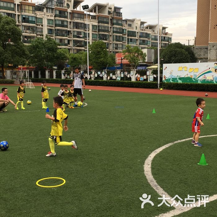 麟盟青少年足球培训图片-郑州儿童运动