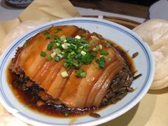 酒酿馒头配扣肉-卯时·龙光雅宴·精致锡帮菜(惠山古镇店)