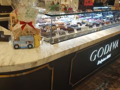 面包甜点陈列柜-GODIVA(王府井apm店)
