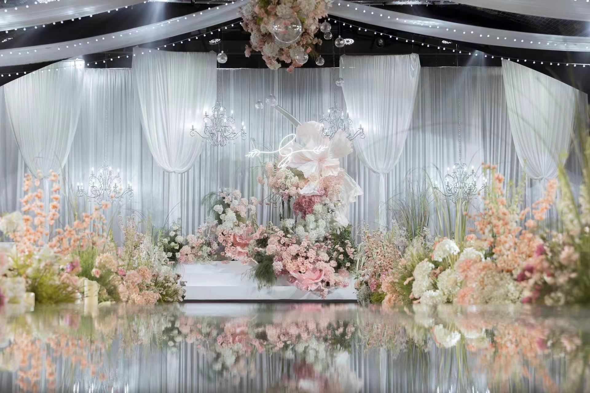 浪漫白色婚礼现场