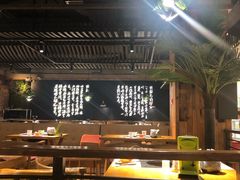 -洪氏嗨捞·广东猪肚鸡·椰子鸡火锅(西咸万象城店)