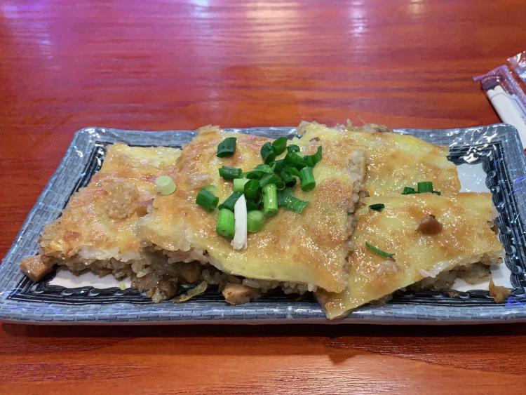 蔡林记(熙地港店)-"去停车场看到广告拐过来的「三鲜豆皮」一层.