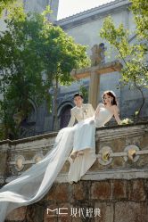 -现代经典婚纱摄影