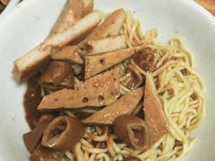-松树干拌面店