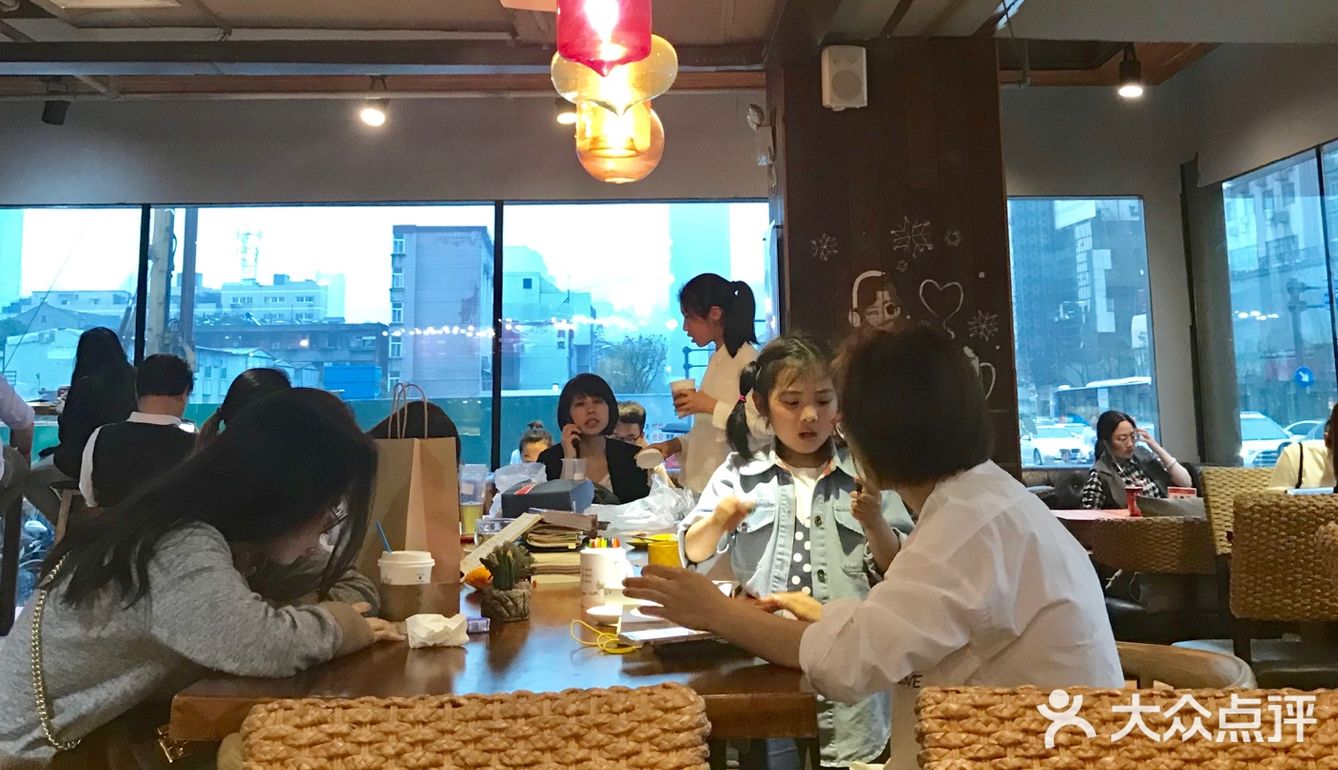 一个口沿街，在金寨路上，如果不是修地铁