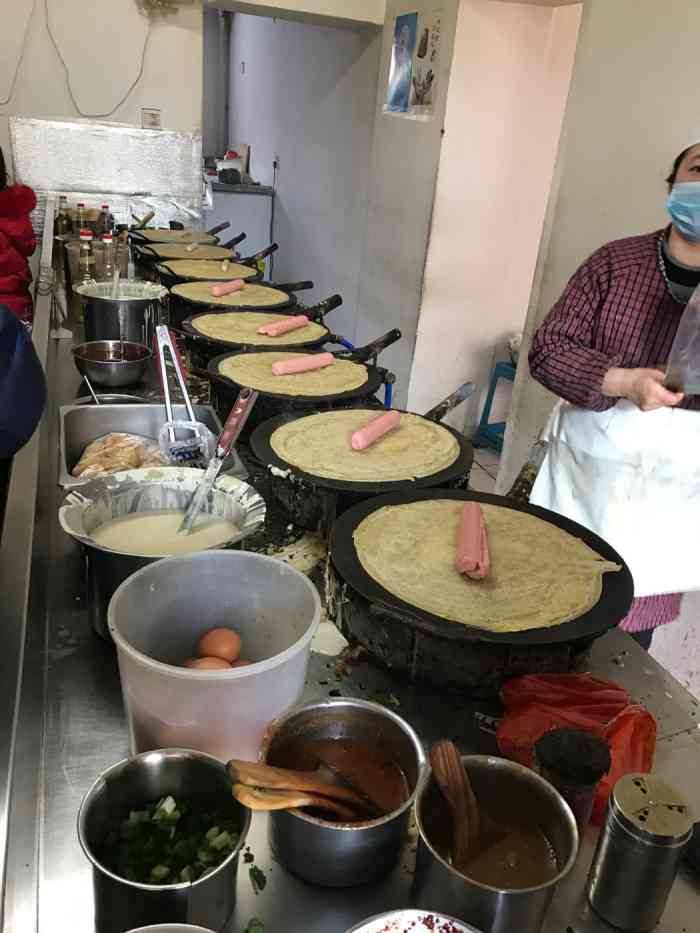 赵记黑鸭(五爱店)-"店主夫妻俩烙6个锅,但是还是供不上,我等.