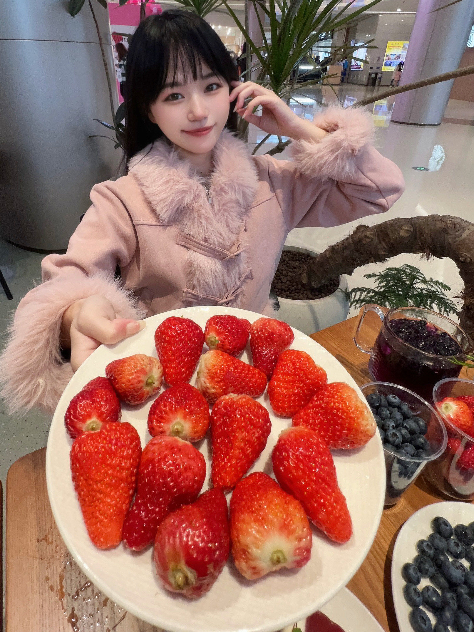 一种很新的跟91草莓合照的方式