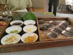 -围炉肉舍•炭烤活鳗•丹东海鲜烤肉(步行街店)