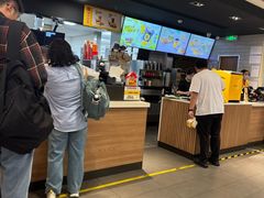 -麦当劳(上海虹桥站30B检票口楼上)