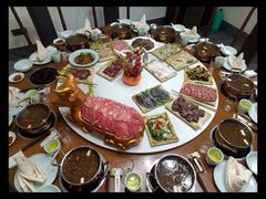 -周老三跷脚牛肉·全牛火锅(非遗传承店)