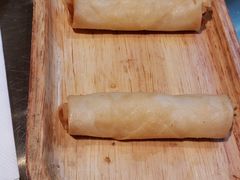 蒜香虾肉春卷-龍堂蟹黄小笼包(德思勤四季汇店)