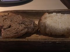 餐前面包-Carbon莫卡哆·意大利复古集市餐厅(杭州大厦店)