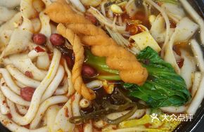 Potato Noodle and Knife-Sliced Noodles in Clay Pot Combo
