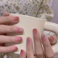 -花岐款式专研健康美甲沙龙
