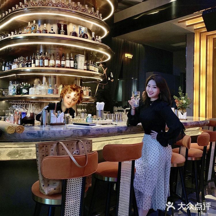 值得一试的CBD秘境花园餐吧