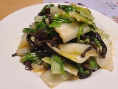 野生榛蘑炒杭白菜-关东小磨东北菜(上海长风大悦城店)